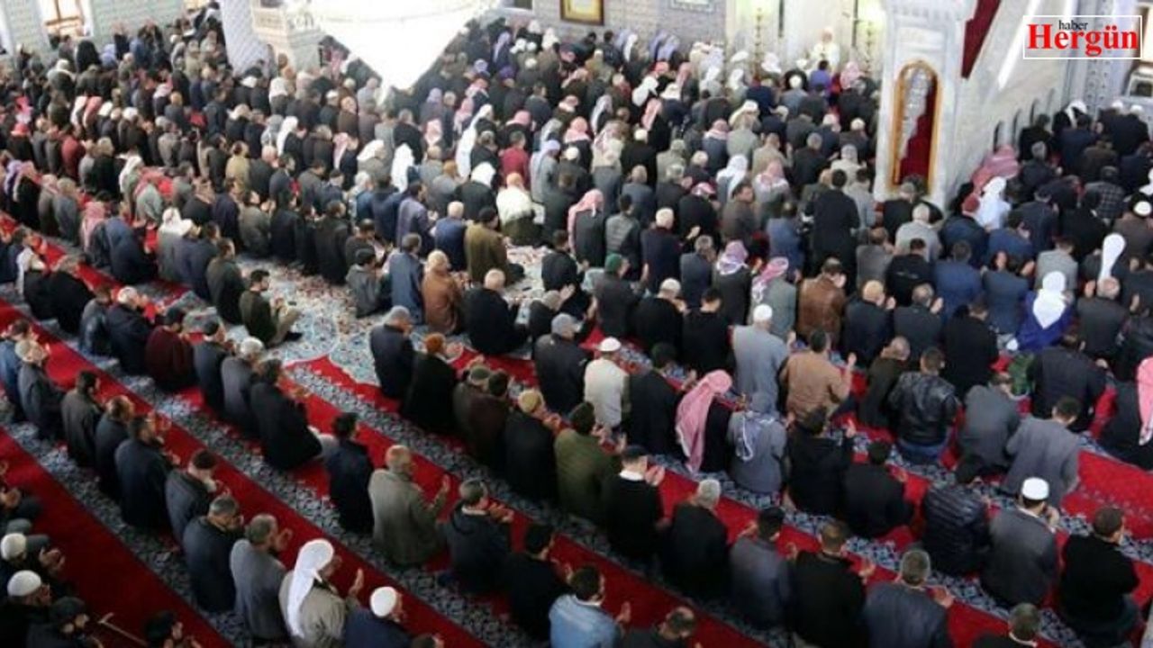 23 Nisan'da cuma namazı camilerde kılınacak mı?