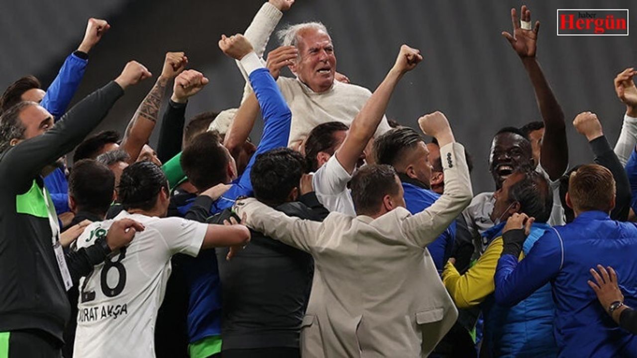 Altay'ı Süper Lig'e çıkaran Mustafa Denizli geceye damga vurdu!