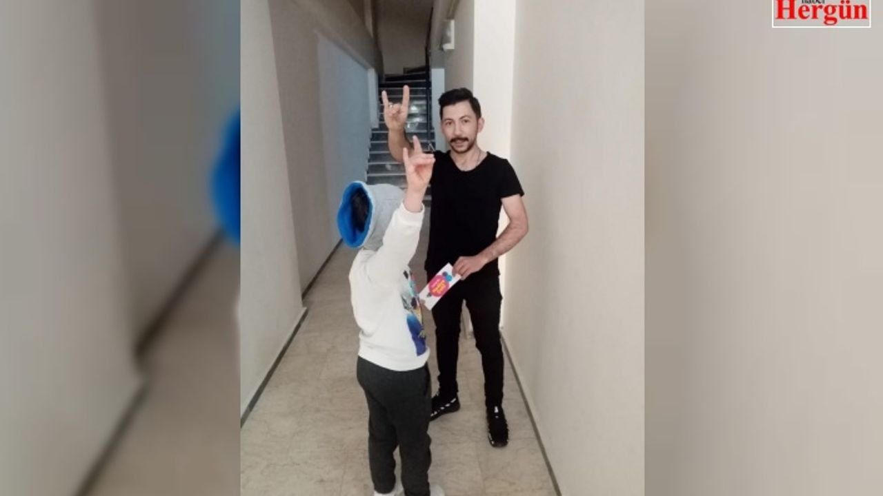 MHP'li İlçe Başkanlığı'ndan çocuklara bayramlık