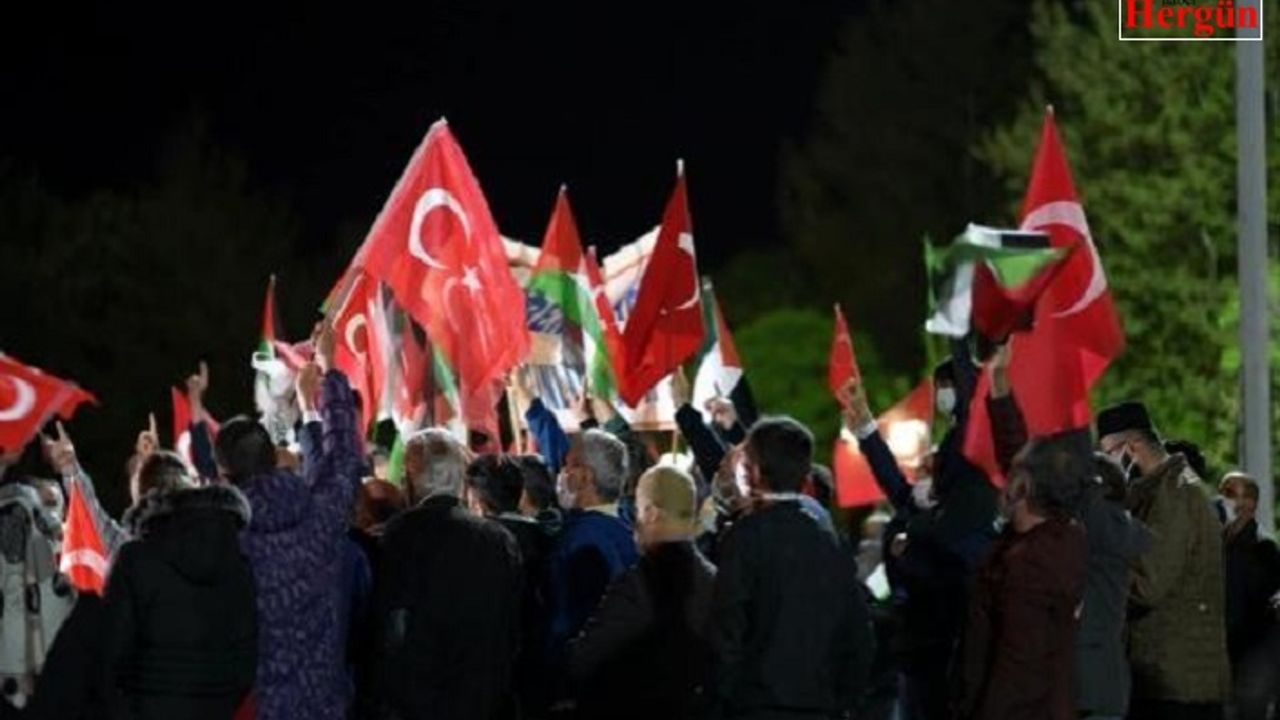 Türkiye Filistin'e destek için sokaklara döküldü