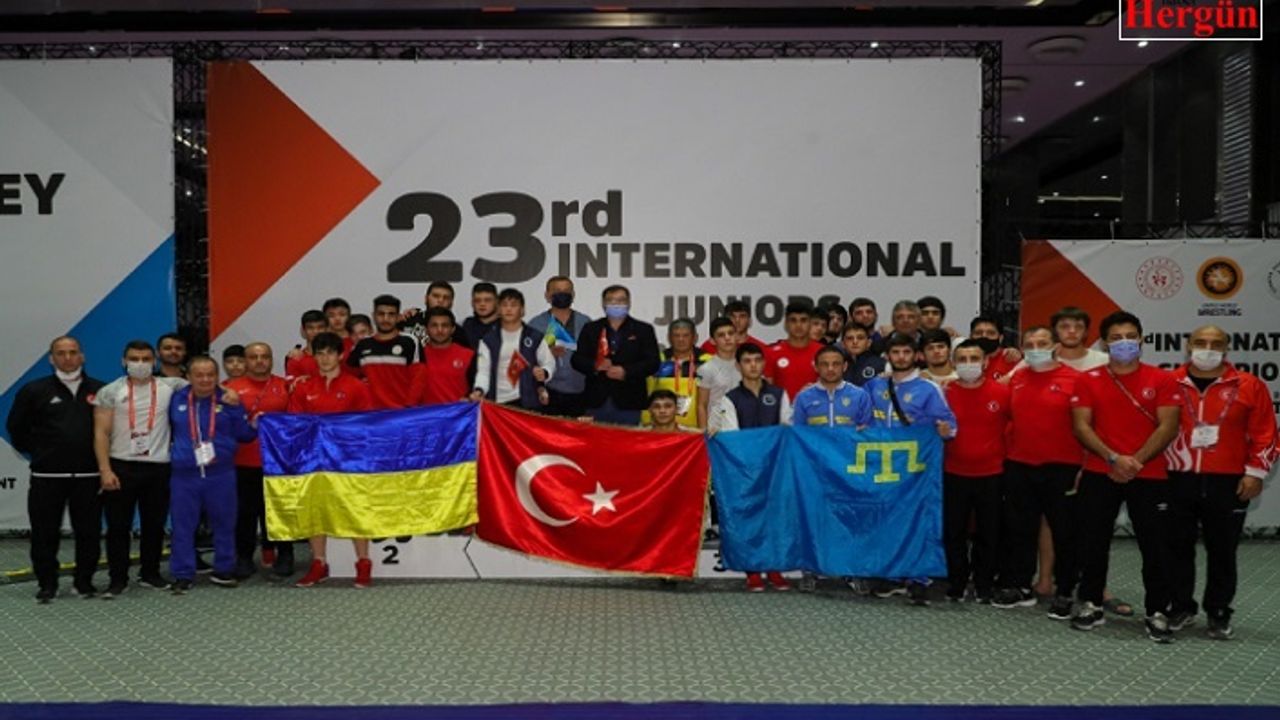 Uluslararası Gençler Güreş Turnuvasında Türkiye şampiyon oldu!