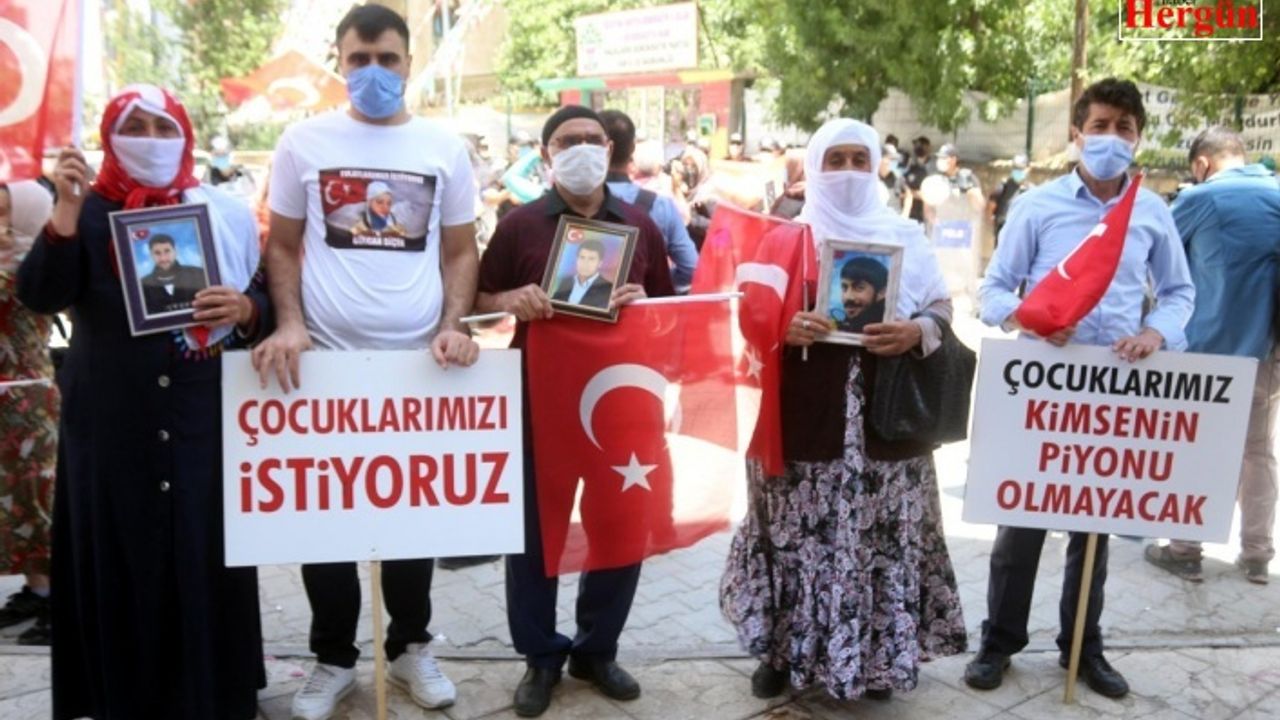 Evladı Teslim Olan Anne Nöbeti Bırakmıyor