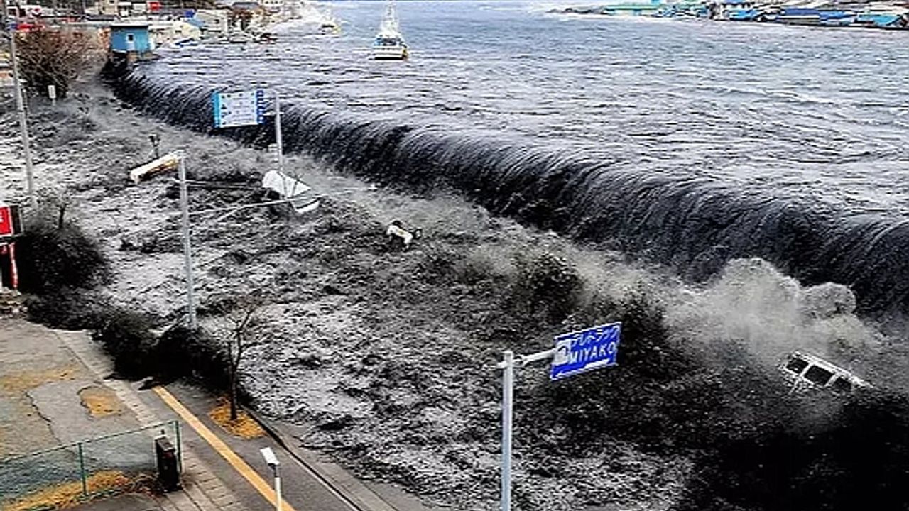 Japonya'da Büyük Deprem! Tsunami gelebilir.