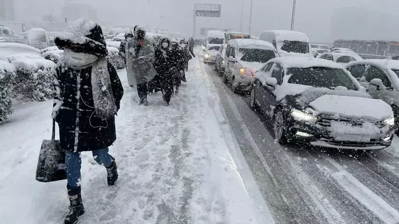 İstanbul'da kar heyecanı, o tarih işaret edildi