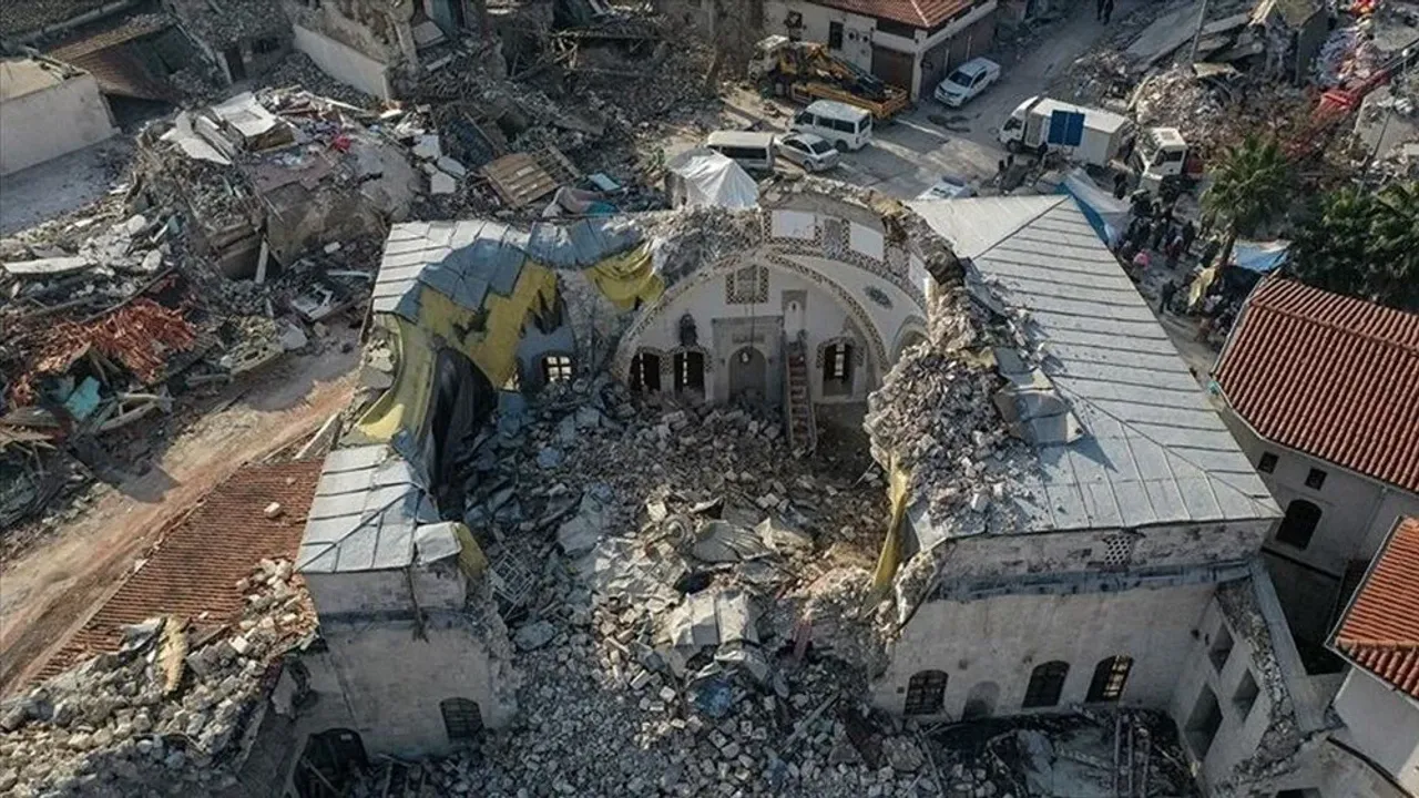 Türkiye'yi acıya boğan depremin üzerinden 1 yıl geçti!