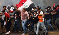 Bağdat'ta göstericiler ile güvenlik güçleri arasında çatışma
