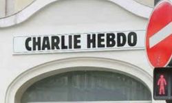Hz. Peygamber’e hakaret içeren karikatürler Paris'teki resmi binalara yansıtıldı!