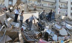 İzmir’de enkaz altından 3 kişi çıkarıldı