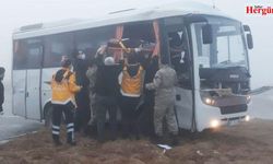 Feci kaza! Askeri araç TIR'la çarpıştı