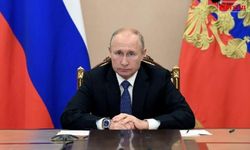 Putin 2 dönem daha görev yapmasına imkan veren kanunu onayladı