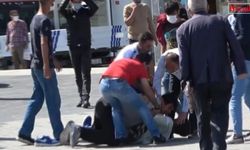 Tekme tokat dövdüğü genci kimse elinden alamadı!
