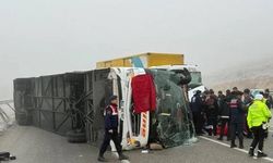 Malatya'da yolcu otobüsü devrildi