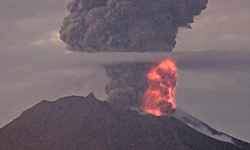 Japonya'daki Sakurajima Yanardağı'nda patlama!