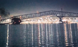 ABD'de büyük felaket: Gemi köprüye çarptı