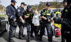İklim aktivisti Greta Thunberg, Hollanda'da iki kez gözaltına alındı