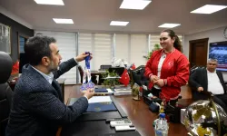 AKP'li başkanı ziyaret eden milli sporcunun sözleşmesi feshedildi