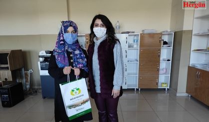 Bilgisayarı olmadığı için uzaktan eğitimden yararlanamıyordu, yardımına Başkan Beyoğlu yetişti