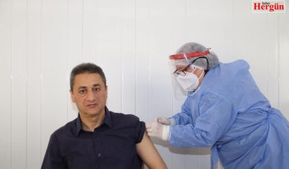 Sinop Valisi Karaömeroğlu korona aşısının ilk dozunu yaptırdı