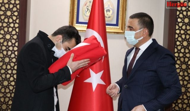 Çanakkale Şehitliğine götürülecek şanlı Türk Bayrağı Siirt'ten yola çıktı