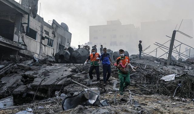İsrail, Gazze'de belediye binasını hedef aldı