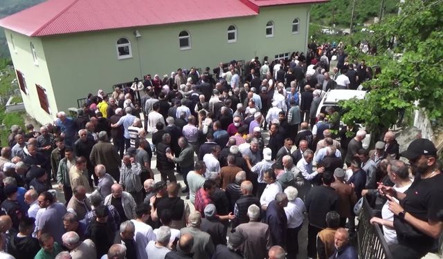 Giresun'da cinayet kurbanı iki kız kardeş son yolculuklarına uğurlandı