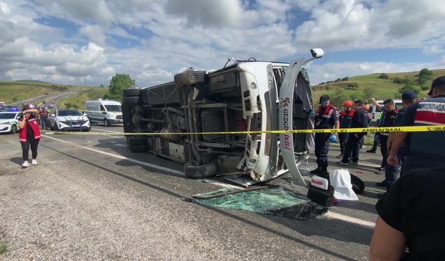 Yozgat'ın Akdağmadeni ilçesinde trafik kazası: 2 kişi öldü, 15 kişi yaralandı