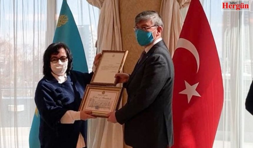 PAÜ’lü akademisyen Kazakistan devlet ödülünün sahibi oldu