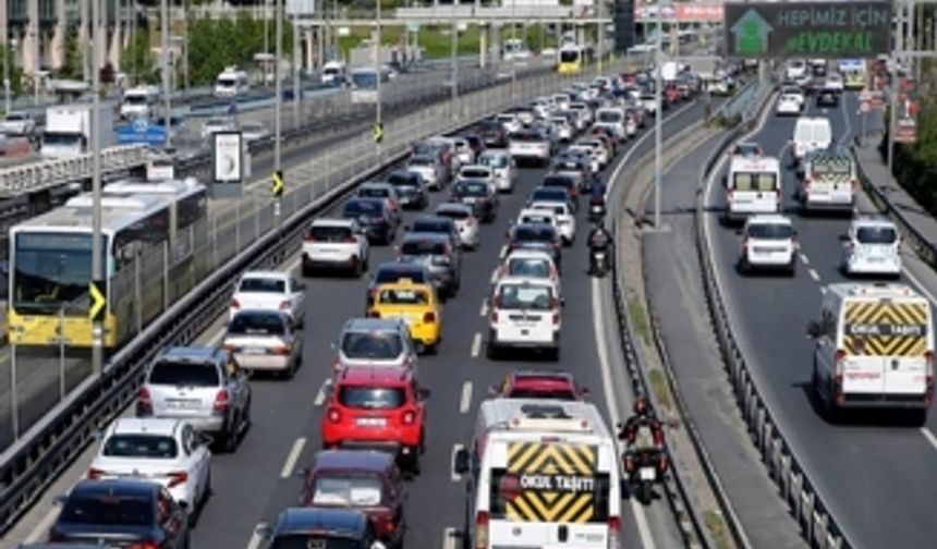 Tam kapanmada İstanbul trafiğinde yoğunluk