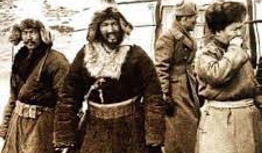 Osman Batur, 1899 yılında doğmuş ve genç yaşlarda liderlik vasfını göstermeye başlamıştır. Doğu Türkistan'da yaşanan siyasi karmaşa ve dış müdahalelerin etkisi altında, Osman Batur, bölgesinin bağımsızlığı ve halkının haklarını savunma amacıyla mücadele etmiştir. Özellikle 20. yüzyılın ilk yarısında, Doğu Türkistan'da Çin ve diğer dış güçlere karşı direnişin liderlerinden biri olarak öne çıkmıştır.
