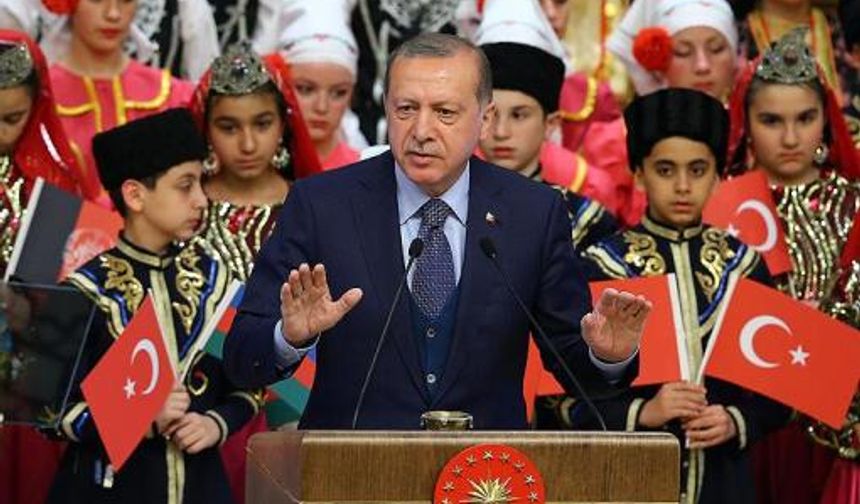 Cumhurbaşkanı Türk çocuklarını Külliye’de ağırladı