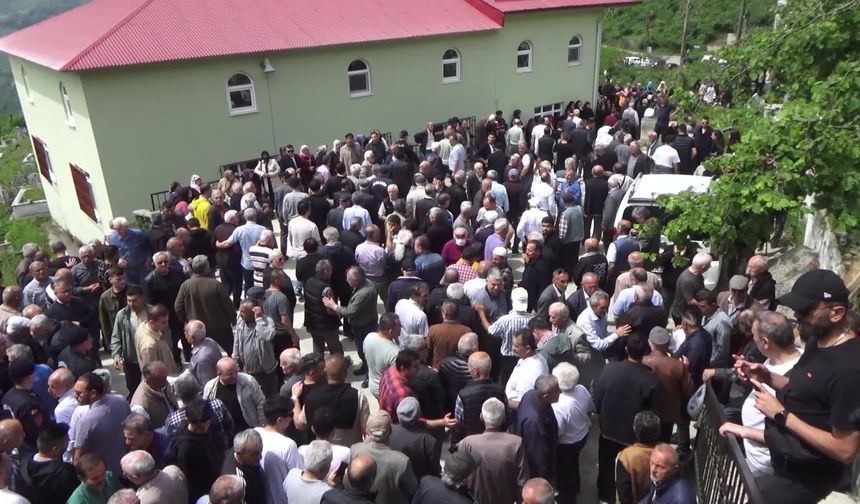 Giresun'da cinayet kurbanı iki kız kardeş son yolculuklarına uğurlandı
