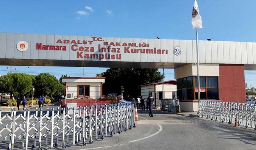 Beylikdüzü Belediye Başkanı Mehmet Murat Çalık, Silivri'den İzmir'e naklediliyor