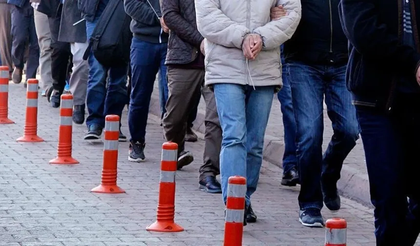 Ali Yerlikaya: 32 göçmen kaçakçılığı organizatörü ve 572 düzensiz göçmen yakalandı