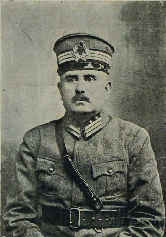 Kazım Karabekir, 23 Temmuz 1882'de İstanbul'da dünyaya geldi. Babası, Osmanlı İmparatorluğu'nun önemli devlet adamlarından biriydi. Genç yaşta Harp Okulu'na girdi ve askeri eğitimine başladı.